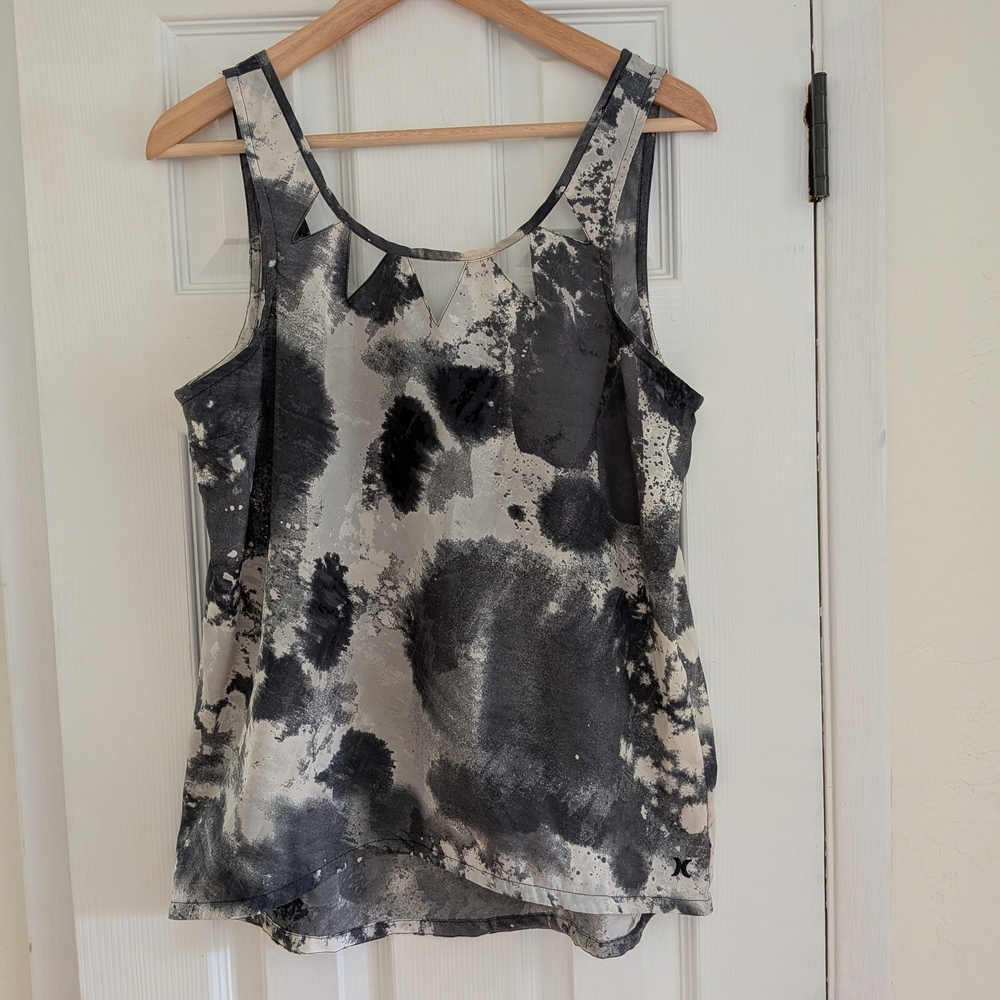 Hurley Women's Black/Grey/White Print Tank Top Triangle Cutouts At Neckline Sz L